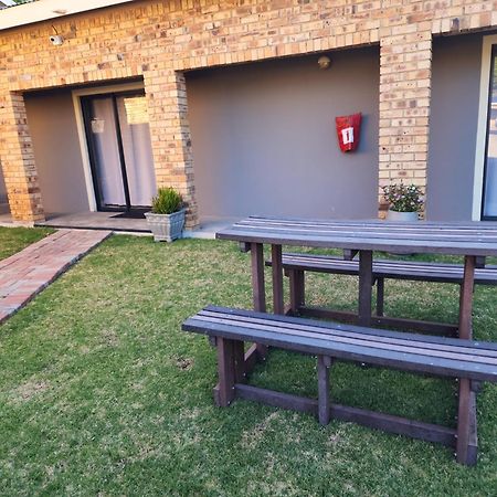 A Step Ahead Hotel Klerksdorp Eksteriør billede