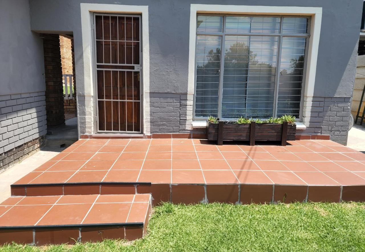 A Step Ahead Hotel Klerksdorp Eksteriør billede