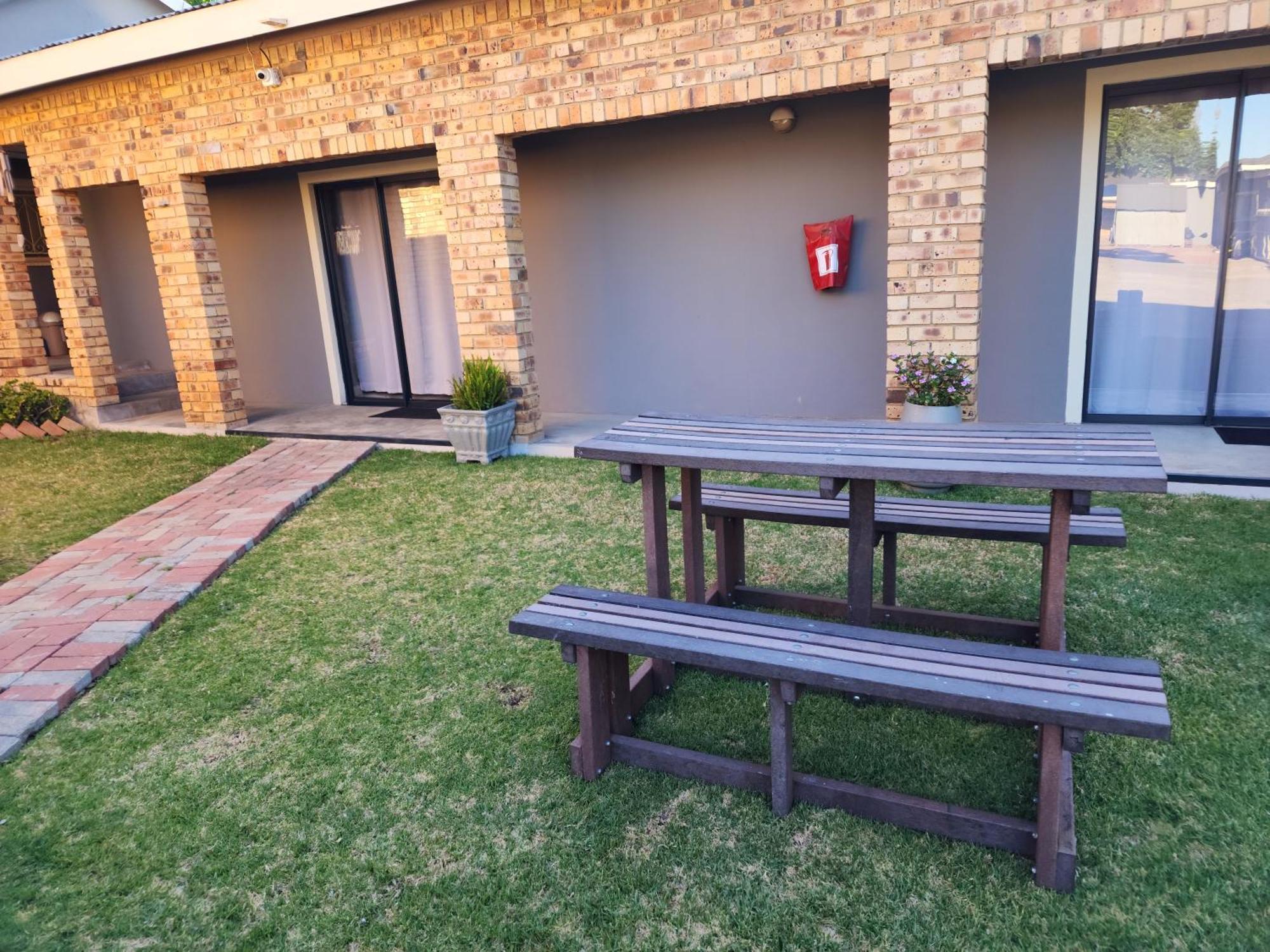 A Step Ahead Hotel Klerksdorp Eksteriør billede